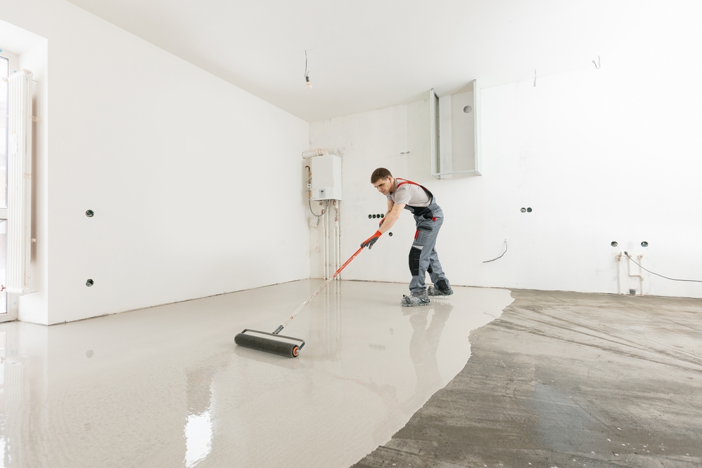 Worker,Use,Screed,Concrete,Epoxy,For,Level.,Leveling,With,Mixture